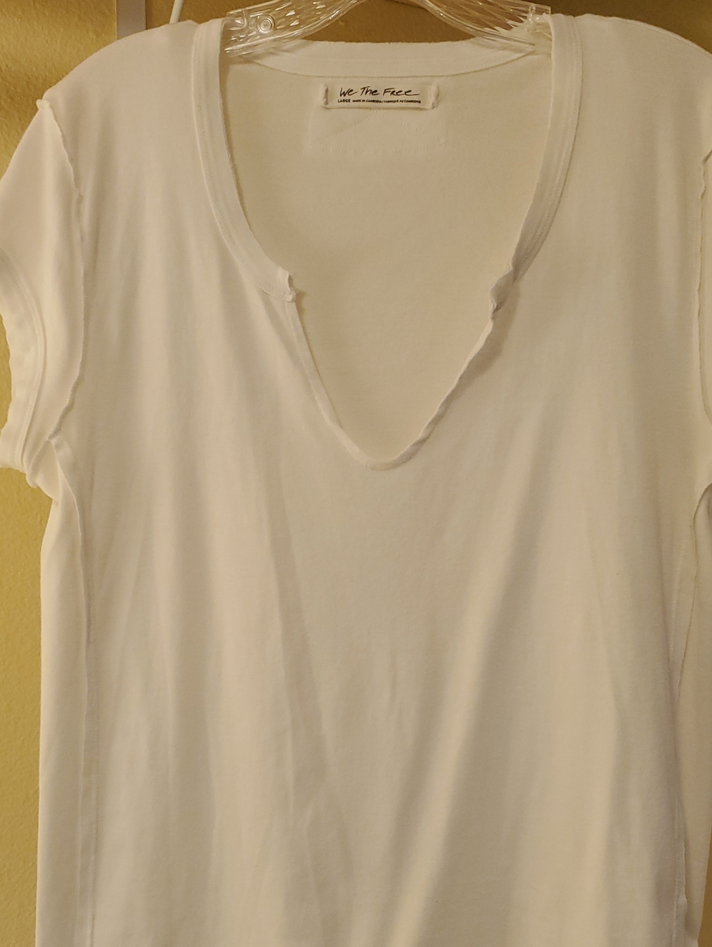We The Free White V-Neck Short Sleeve Tee Size Lrg